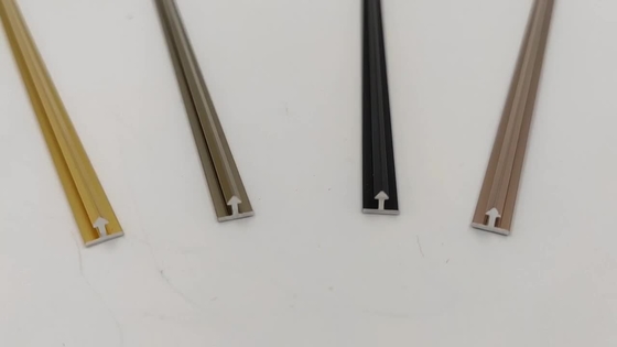 6mm T dão forma à tolerância anodizada de prata 0.12mm das extrusões de alumínio da guarnição