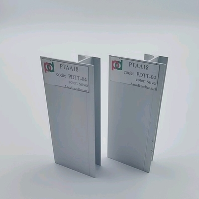 T dá forma aos painéis de alumínio dos perfis 18MM da cozinha